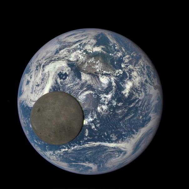 Ученые объяснили странную асимметрию Луны