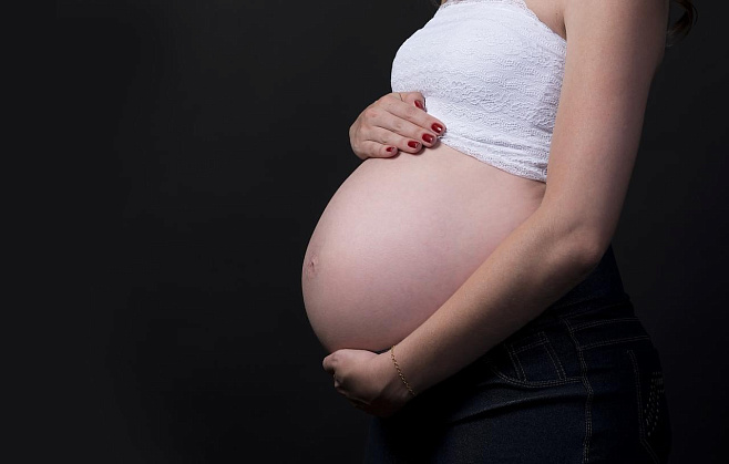 Тревожность матери во время беременности связана с реакцией ребенка на грустную речь