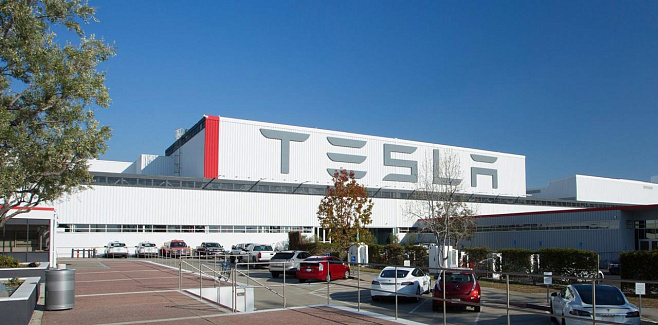 Экскурсия по заводу Tesla с Илоном Маском