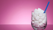 Исследование: сладкие напитки увеличивают риск заболевания раком