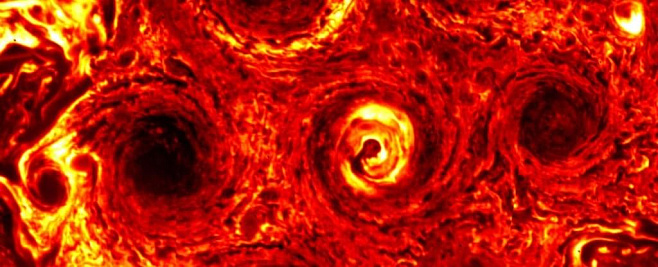 NASA опубликовало снимки шестиугольного вихря на Юпитере