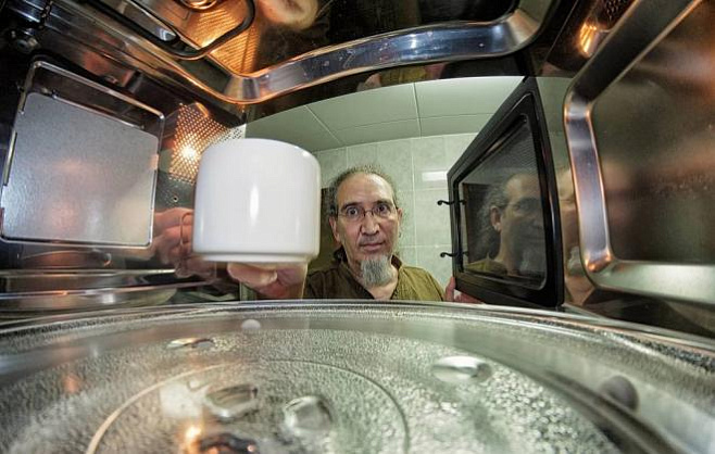 Учёные выяснили, почему во вскипячённой в микроволновке воде нельзя хорошо заварить чай