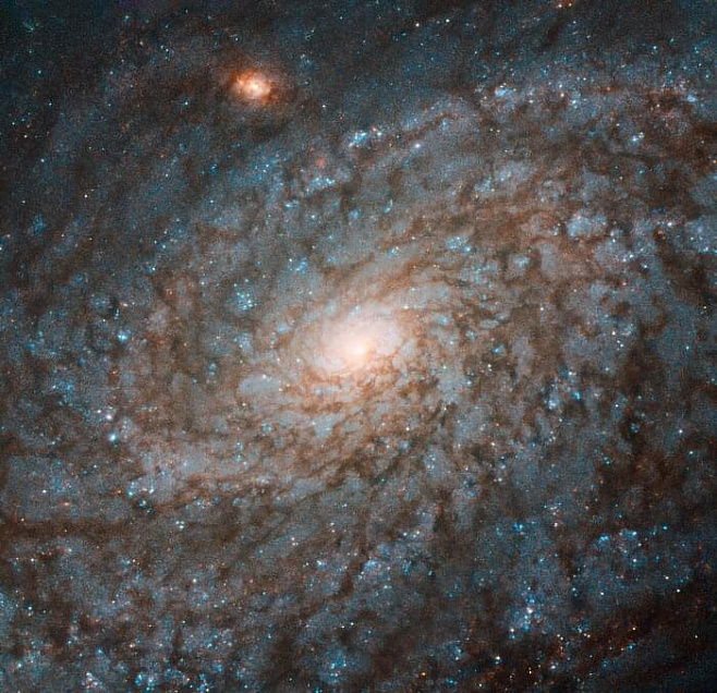 Телескоп «Хаббл» обнаружил новую галактику: она похожа на сахарную вату