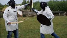 Ученые бьются на мечах, чтобы изучить оружие бронзового века