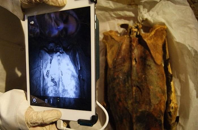 Антропологи обнаружили скрытые татуировки у египетских мумий