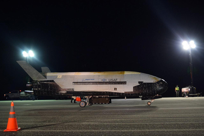 Космический самолет ВВС X-37B приземлился после рекордных 780 дней на орбите