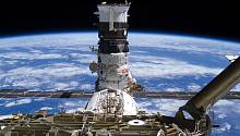 Российские космонавты расположили контейнеры с землёй снаружи МКС