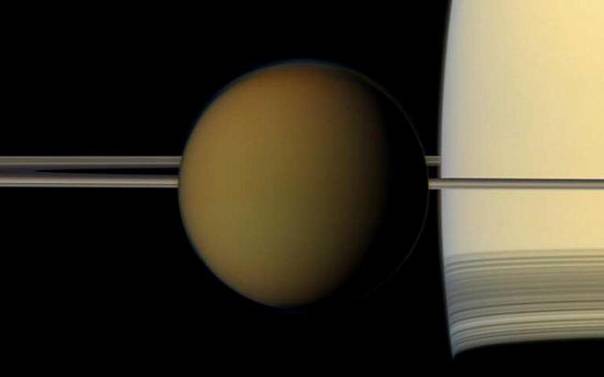 По поверхности Титана, возможно, бродят пылевые вихри