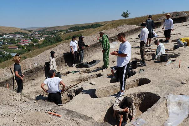 Студенты КБГУ – участники Северо-Кавказской археологической экспедиции – 2023