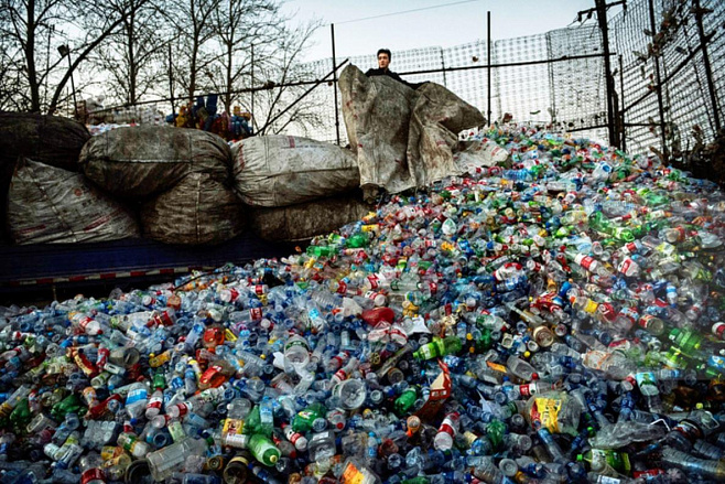 Китай начёл жёсткую борьбу с пластиковыми отходами
