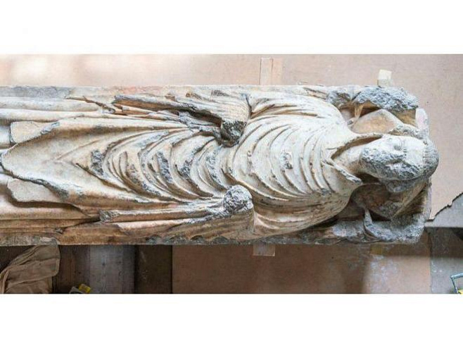 Отреставрированный рельефный портрет священника оказался старейшим в Британии 