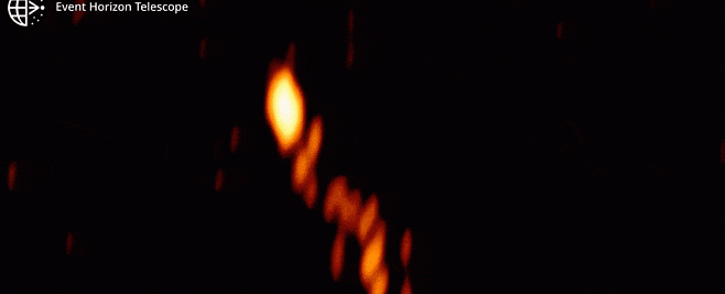Ученые получили самое близкое изображение струи, извергающейся из черной дыры
