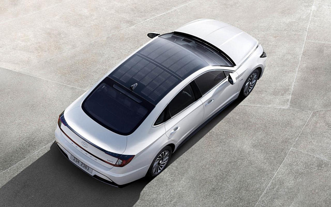 Hyundai выпустила первый гибрид с крышей из солнечных панелей