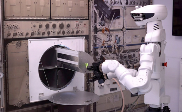 Японский стартап предложил заменить людей-космонавтов роботами-аватарами