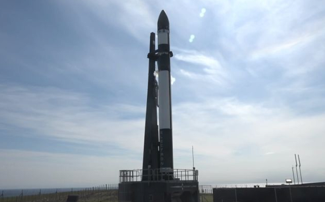 Rocket Lab готовится к поимске отработанных первых ступеней мини-ракет Electron