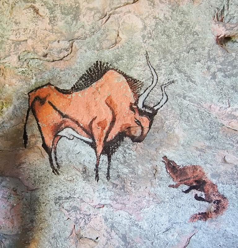 Наскальная живопись по мотивам рисунков в пещере Альтамира.