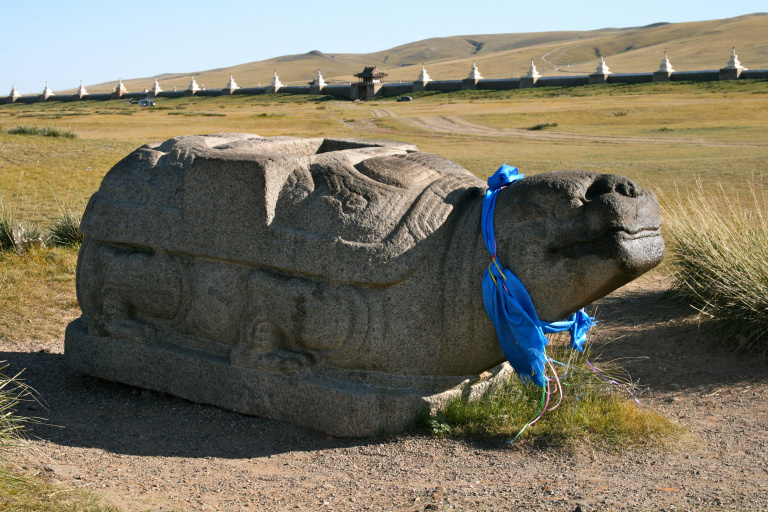 Изваяние черепахи. Хархорин. Монголия