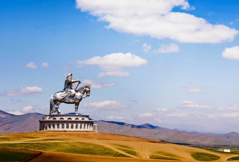Памятник Чингисхану, скульптор Д. Эрдэнэбилэг, Монголия, 2008 г.