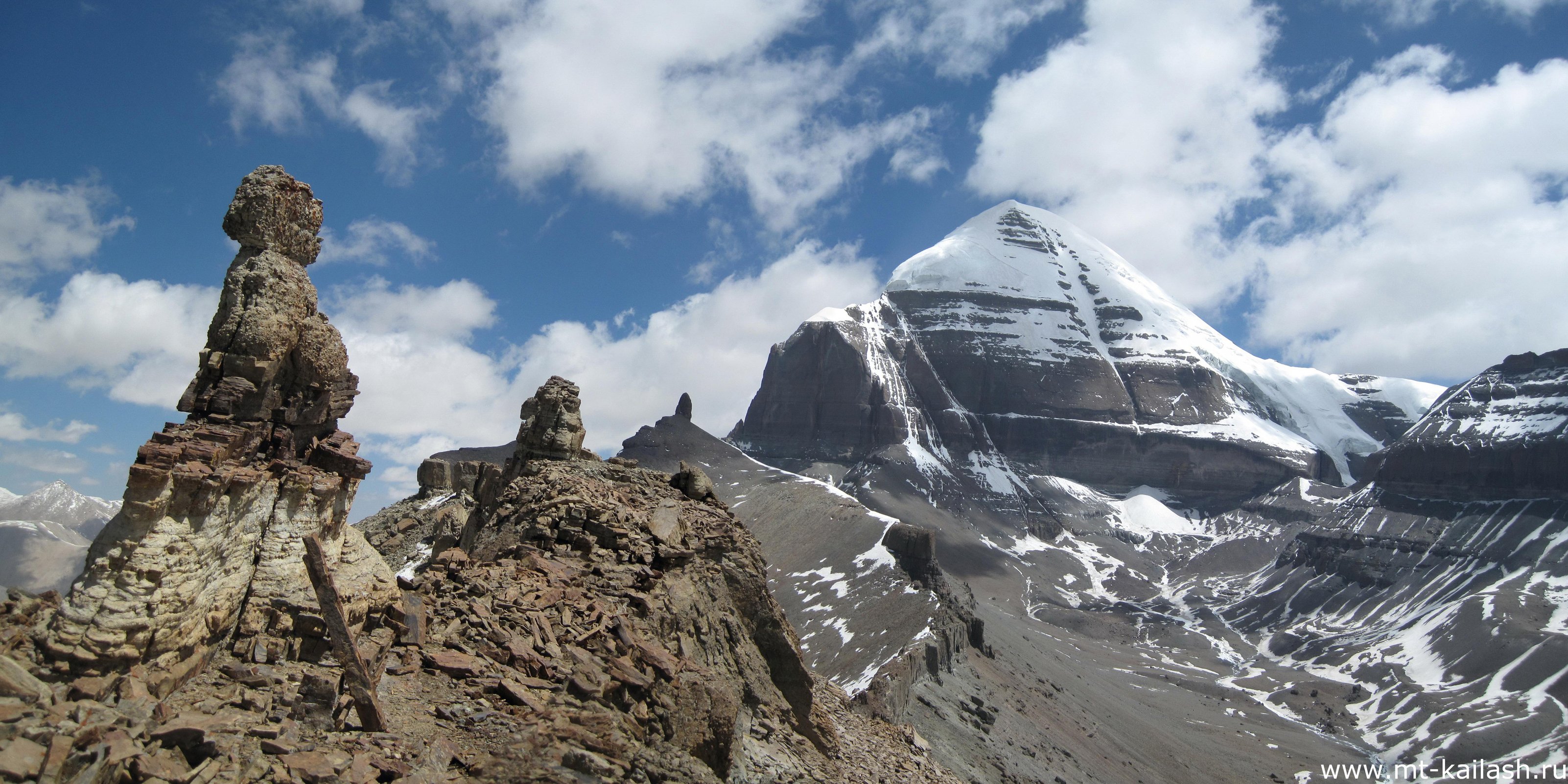 Гора нафиг. Кайлас. Гора Кайлаш в Тибете. Вершина горы Кайлас. Кайлас пирамида.