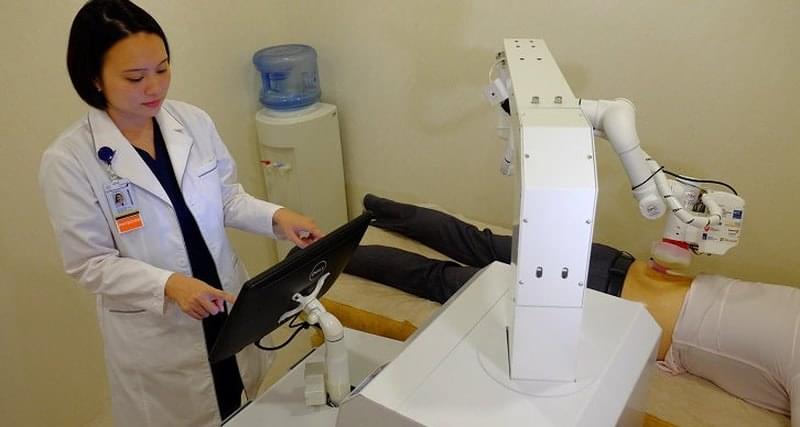 В Сингапуре заработал робот-массажист