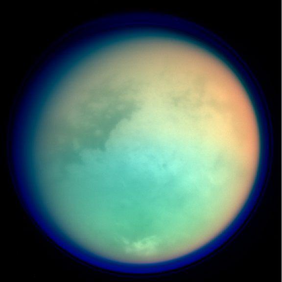 Учёные воссоздали условия на Титане в стеклянных пробирках