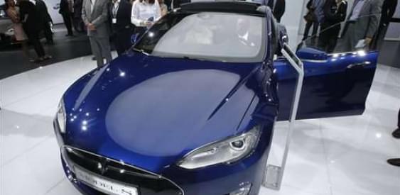 Автомобили Tesla будут оснащены автопилотом
