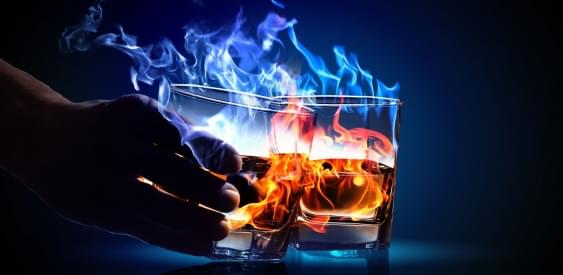 Поддельный алкоголь: распознать и уничтожить