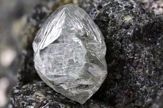 Алмазы рассказали учёным об обмене материалов между дном океана и мантией Земли