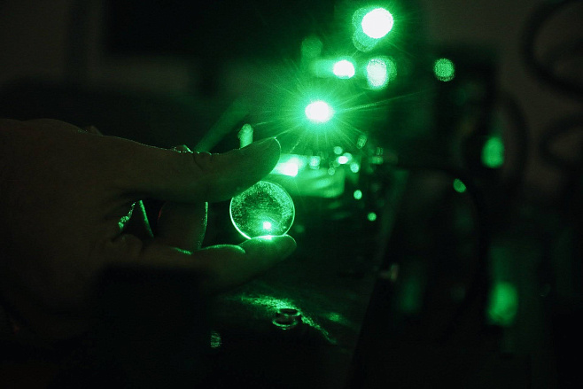 В Самаре создали микролинзы для оптических пинцетов нового поколения