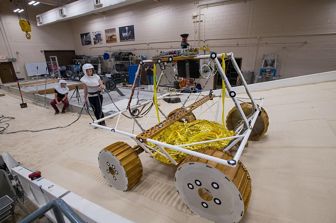 Новый луноход NASA прошёл первую лабораторную проверку