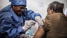 Японские ученые начнут испытания новой вакцины против лихорадки Эбола на людях