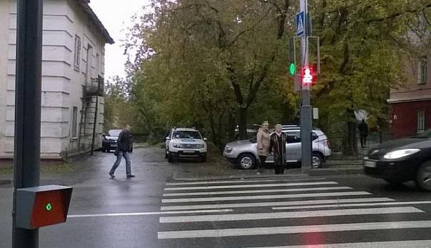 Пешеходы в России смогут продлевать зелёный сигнал светофора через смартфон