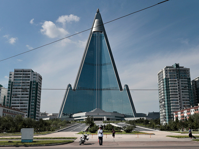 Призрак Пхеньяна: пустующий небоскреб в Северной Корее