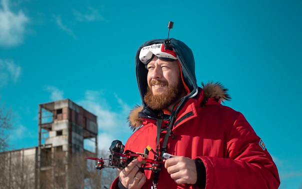 Видеть абстрактное в обрывках конкретного: FPV-пилот МАИ Владимир Рыжков о мифах профессии оператора БЛА