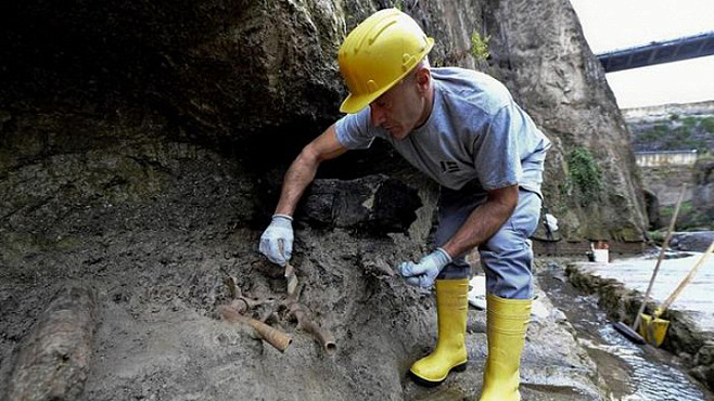 Исследован скелет человека, пытавшегося спастись от извержения Везувия 
