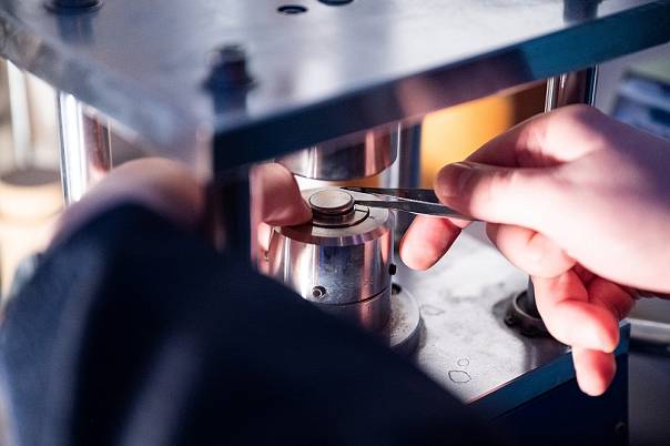 Как отходы текстиля за 5 минут становятся основой для суперконденсаторов