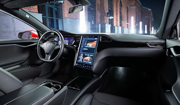 Зачем в салоне автомобиля Tesla Model 3 есть встроенная камера?