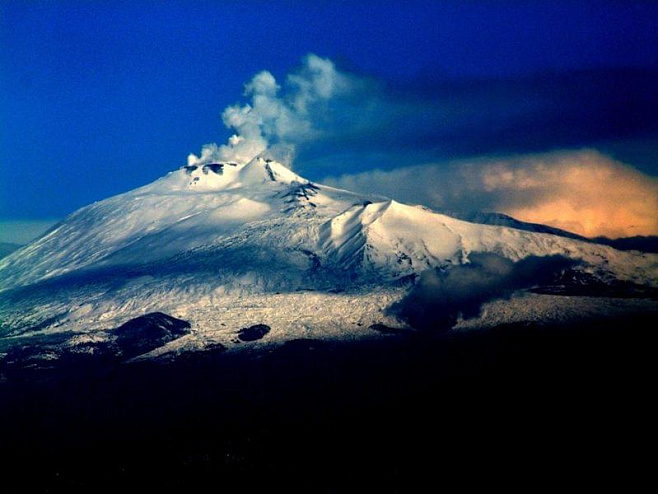Извержение вулканов зависит от положение Земли относительно своей собственной оси