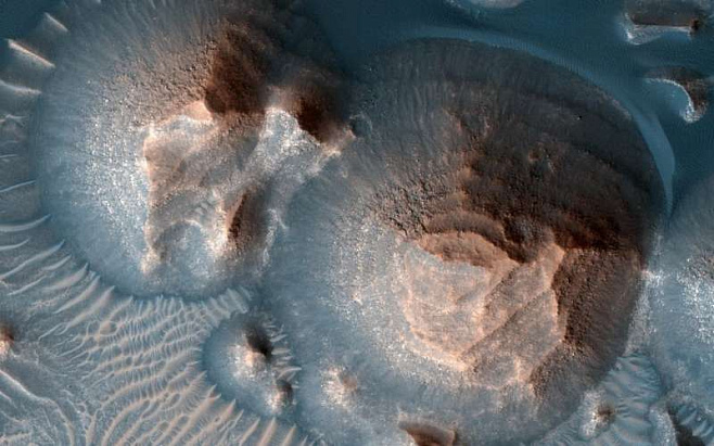 Когда-то на Марсе извергались тысячи супервулканов