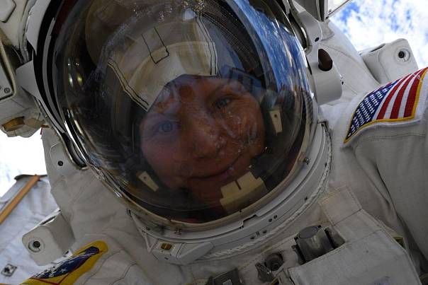 NASA отменило первый в мире выход женщин в открытый космос