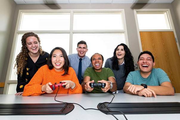 Совместные видеоигры повышают производительность в офисе