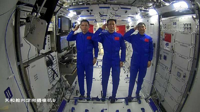 Экипаж китайской станции «Тяньгун» впервые вышел в открытый космос