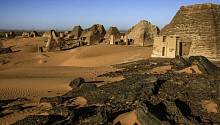 Рекордное наводнение угрожает древним пирамидам в Судане 