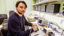 Ученый ЛЭТИ приступил к разработке датчиков, «питающихся» от радиоволн