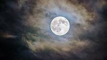 Россияне смогут пронаблюдать полное затмение Луны во время суперлуния в конце мая