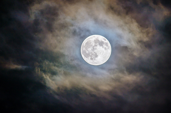 Россияне смогут пронаблюдать полное затмение Луны во время суперлуния в конце мая