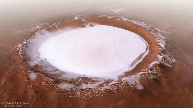 Опубликовано фото ледника в кратере на Марсе