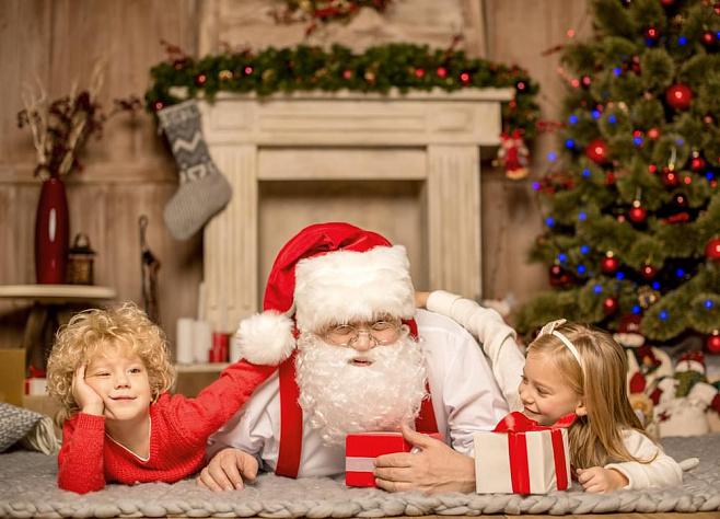 Люди перестают верить в Деда Мороза в восемь лет