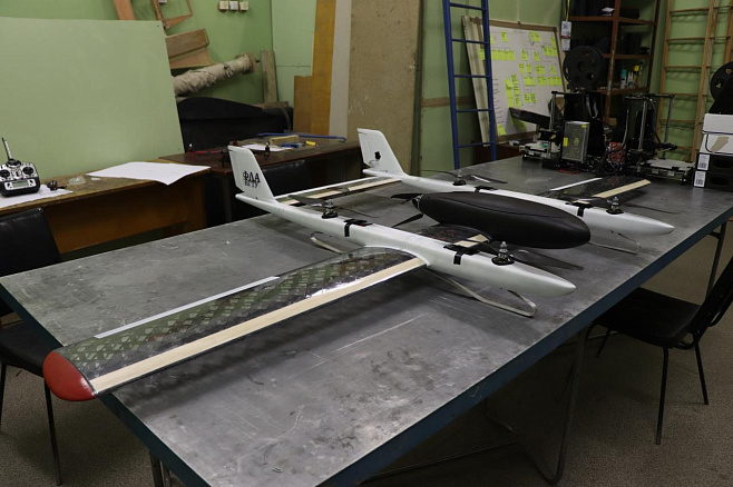 Студенты НГТУ разработали «крылокоптер» – гибрид самолета и квадрокоптера 