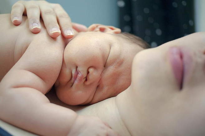 Контакт с кожей матери улучшает работу мозга младенца
